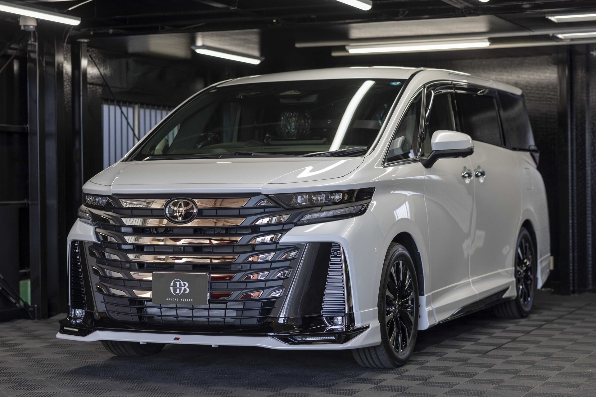 TOYOTA VELLFIRE - View 1