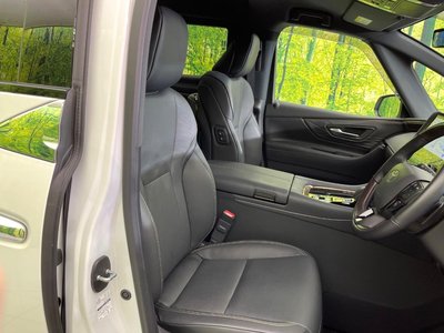 2025 Toyota ALPHARD photo 9