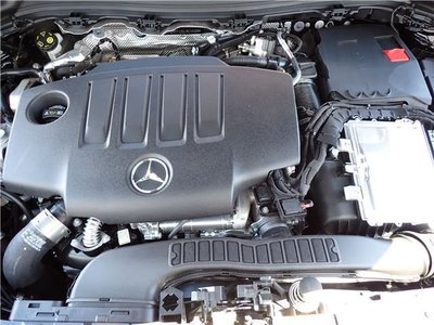 MERCEDES-BENZ GLA - 10
