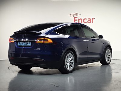 TESLA MODEL X - 4
