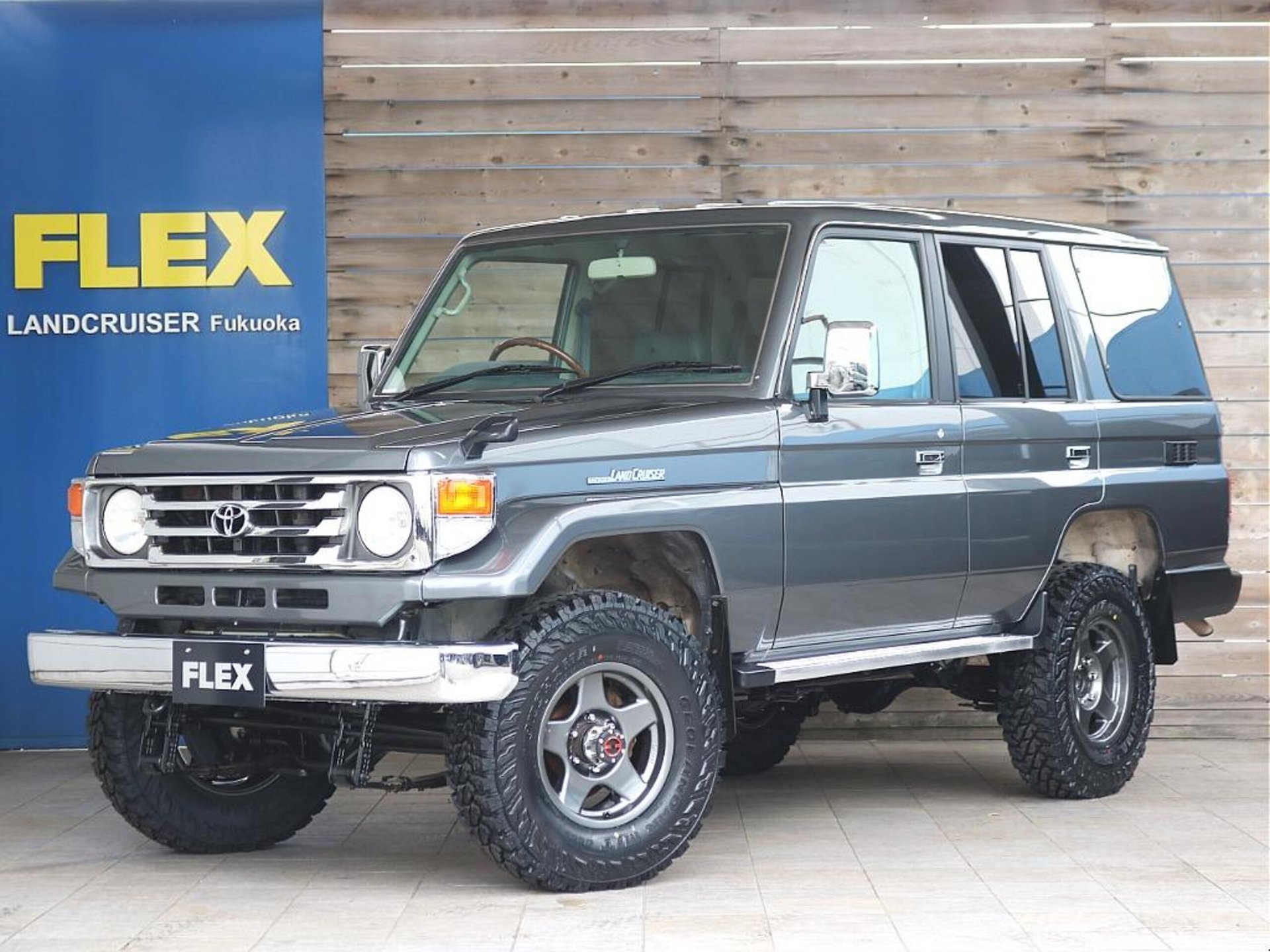 TOYOTA LAND CRUISER 70 - View 1