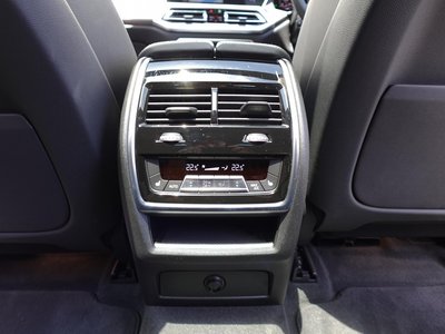2021 BMW X6 — миниатюра 21