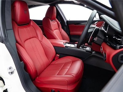 صورة 4 لـ 2021 Maserati QUATTROPORTE