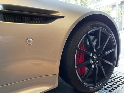 ASTON MARTIN V12 VANTAGE - 8