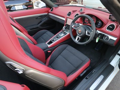 PORSCHE 718 SPYDER - 8