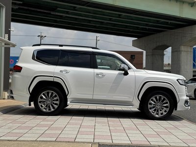 TOYOTA LAND CRUISER 300 - 7