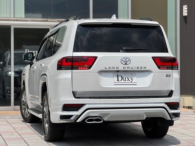TOYOTA LAND CRUISER 300 - 8