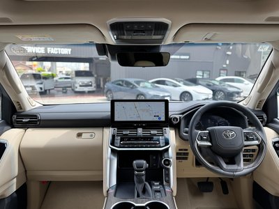 TOYOTA LAND CRUISER 300 - 9