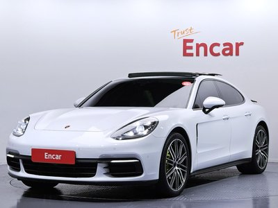 PORSCHE PANAMERA - 1