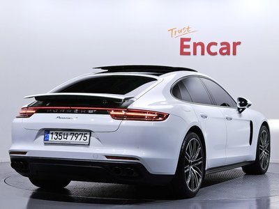 PORSCHE PANAMERA - 3