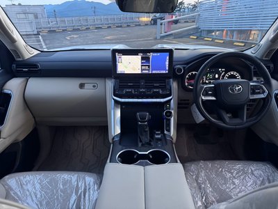 صورة مصغرة 13 لـ 2024 Toyota LAND CRUISER 300