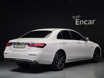MERCEDES-BENZ E-CLASS - 3