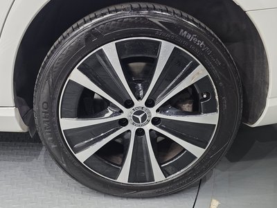 MERCEDES-BENZ E-CLASS - 8