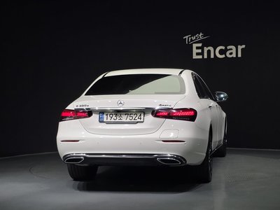 MERCEDES-BENZ E-CLASS - 4