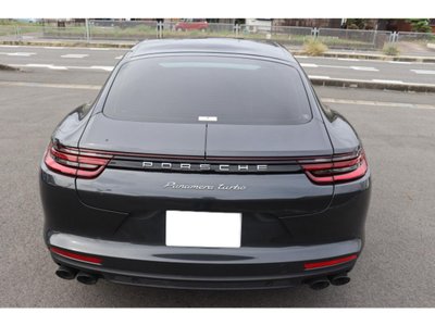 PORSCHE PANAMERA - 4