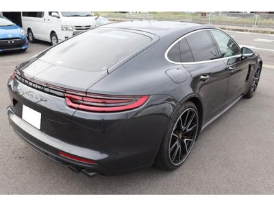 PORSCHE PANAMERA - 5