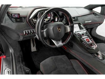 LAMBORGHINI AVENTADOR - 4