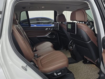 2021 BMW X7 thumbnail 17