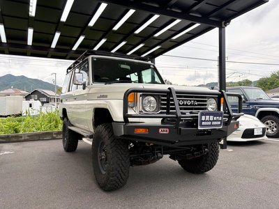 TOYOTA LAND CRUISER 70 - 7