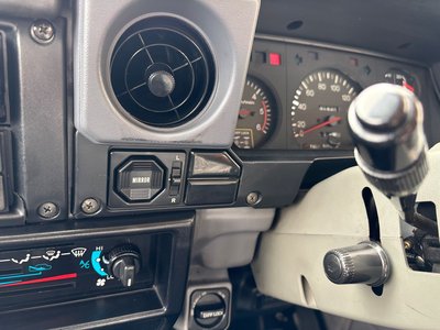 صورة مصغرة 30 لـ 1998 Toyota LAND CRUISER 70