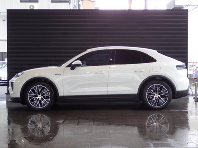 PORSCHE MACAN - 3