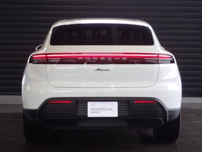 PORSCHE MACAN - 5