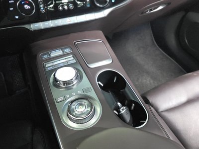 صورة 9 لـ 2021 Genesis GV70