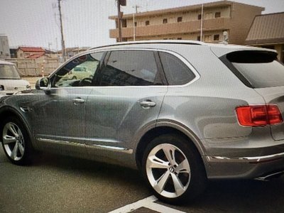 BENTLEY BENTAYGA - 5