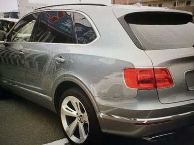 BENTLEY BENTAYGA - 3