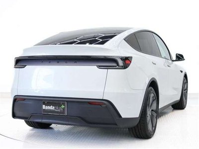 TESLA MODEL Y - 8