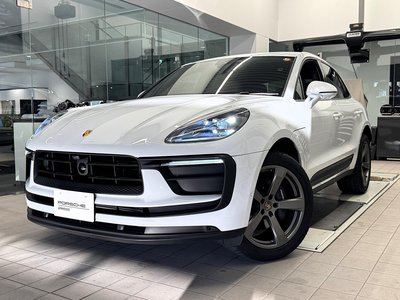 PORSCHE MACAN