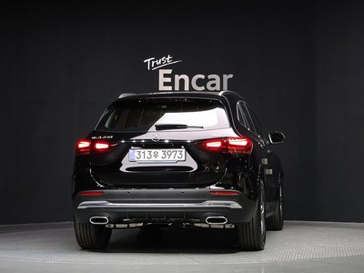 MERCEDES-BENZ GLA - 4