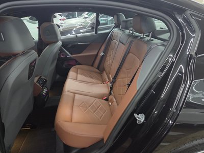 2025 BMW I5 — миниатюра 11