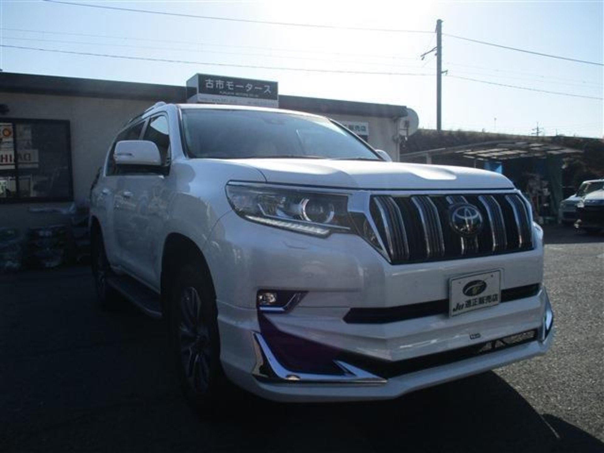 TOYOTA LAND CRUISER PRADO - View 1