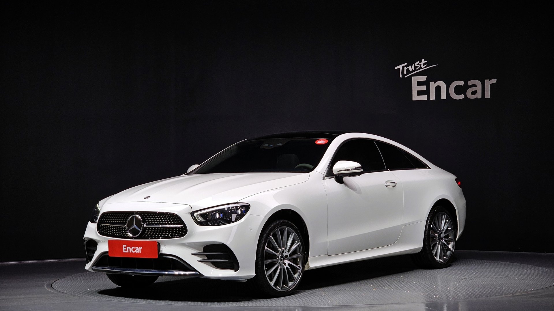 MERCEDES-BENZ E-CLASS - View 1