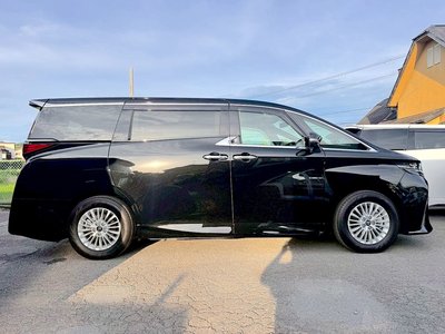 2026 Toyota ALPHARD — фото 4
