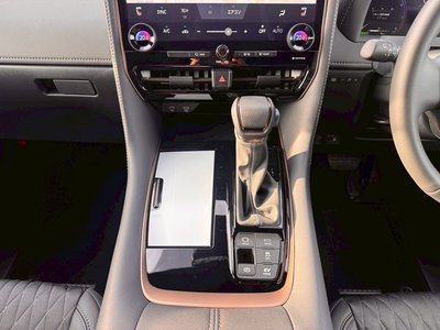 2026 Toyota ALPHARD — миниатюра 40