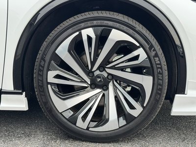 2025 Toyota CROWN SPORT photo 7