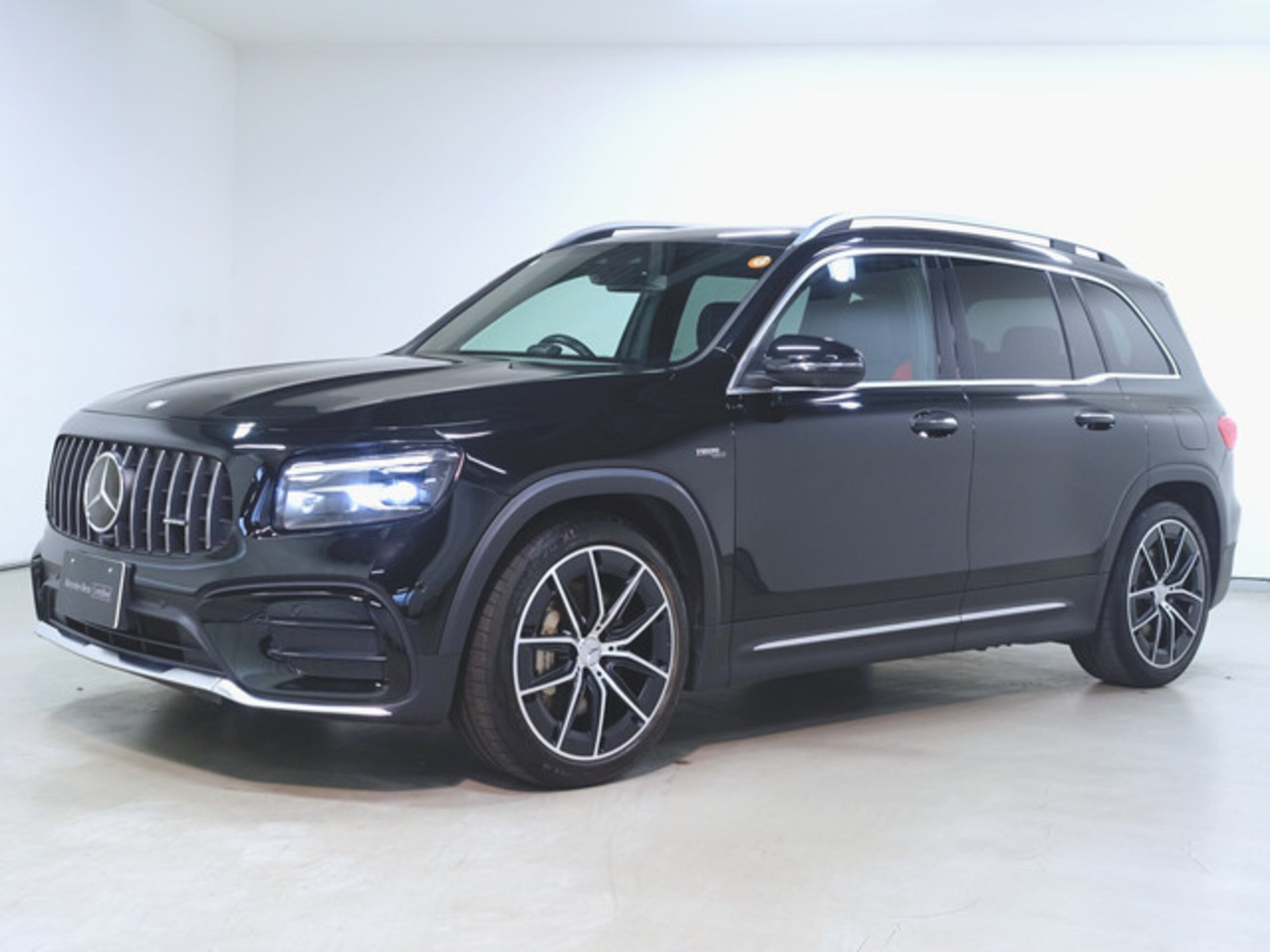 MERCEDES-BENZ GLB AMG - View 1