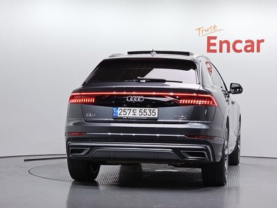 AUDI Q8 - 3