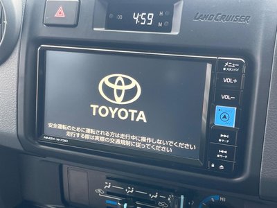 TOYOTA LAND CRUISER 70 - 3