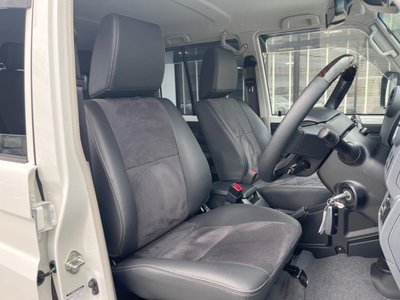 TOYOTA LAND CRUISER 70 - 9