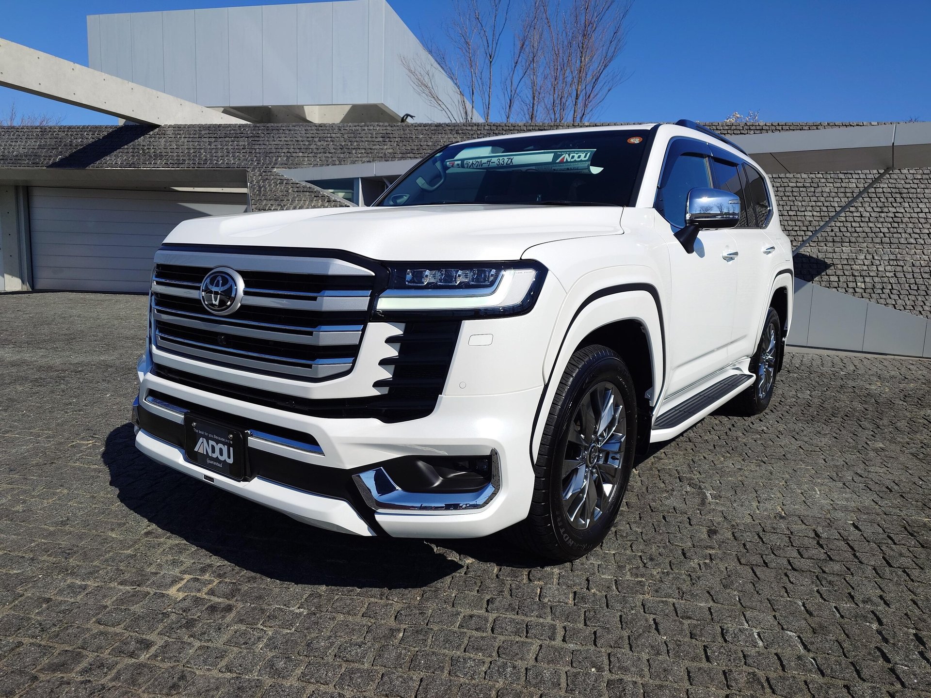 TOYOTA LAND CRUISER 300 - View 1