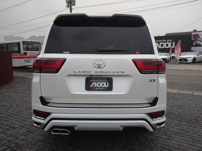 TOYOTA LAND CRUISER 300 - 7