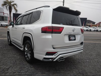 TOYOTA LAND CRUISER 300 - 3