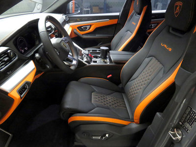 LAMBORGHINI URUS - 7