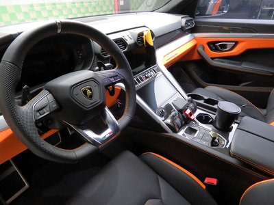 LAMBORGHINI URUS - 5