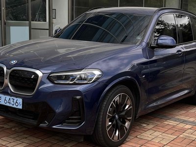 2025 BMW IX3 照片 1