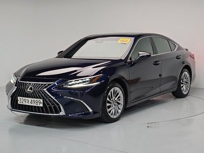 صورة 1 لـ 2023 Lexus ES