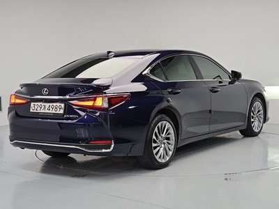 صورة 3 لـ 2023 Lexus ES
